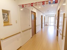 明るい廊下の様子