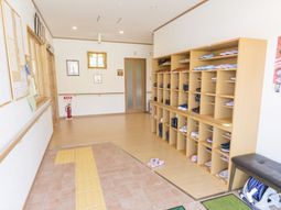 玄関ロビーの明るい空間