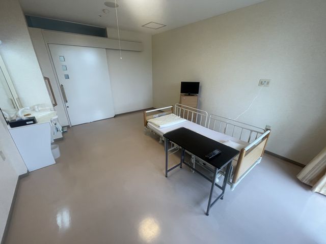 日当たりの良い居室 居室 広々とした居室には、明るい光が差し込んでいます。快適な環境で働くことができそうです。