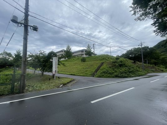 建物が見える道路