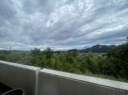 山々を望む風景