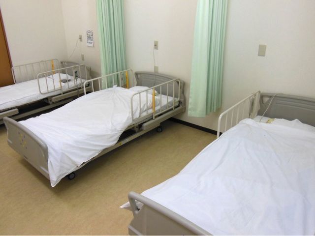 ベッドが並ぶ居室