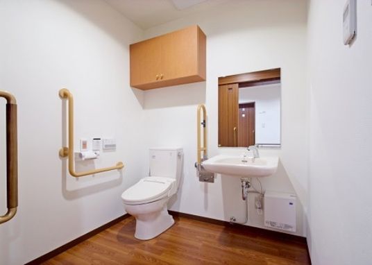 バリアフリーのトイレ空間