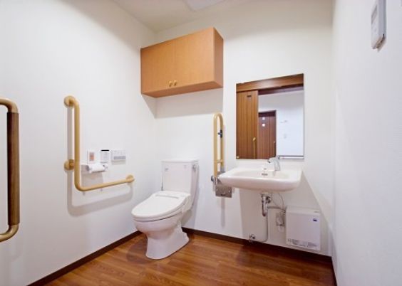 バリアフリーのトイレ空間