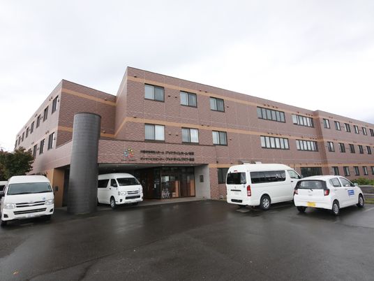 広々とした外観の建物