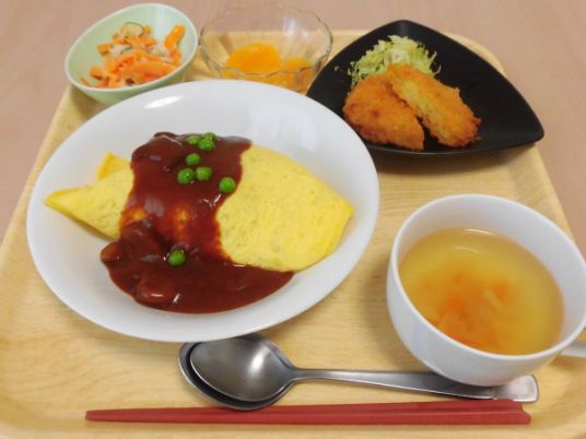 おいしい料理のトレー