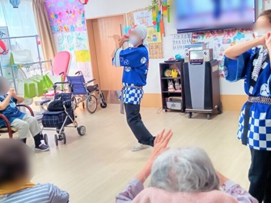 賑やかな共有スペース