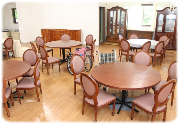 広々としたダイニングルーム