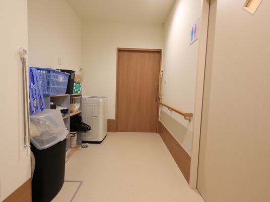 廊下の端にある部屋の扉