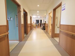 清潔感のある明るい廊下