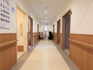 明るく清潔な廊下
