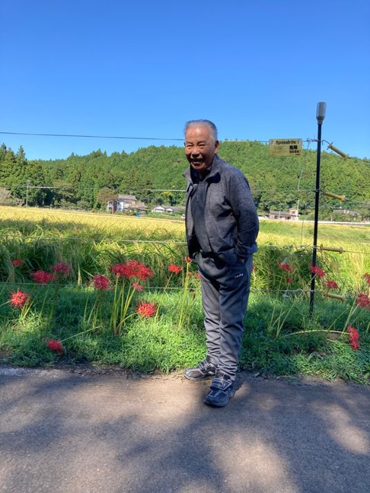 楽しむ高齢者と清々しい空間
