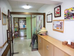 廊下と掲示物の様子