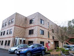 レンガ造りの建物外観