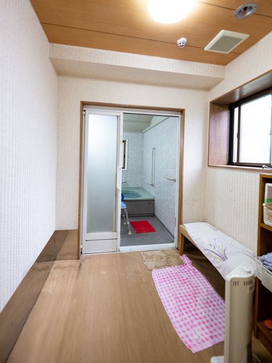 居室の入り口と浴室