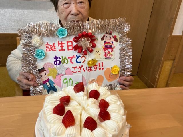 楽しい瞬間を支援する仕事 食堂 一緒にお祝いができる、やりがいのある職場です。笑顔あふれる日々をサポートしませんか。