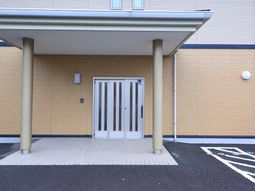 清潔な建物のエントランス