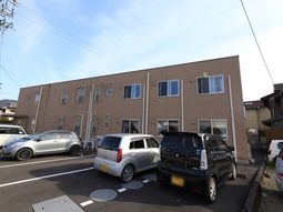 広々とした建物外観