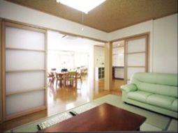 明るい和室の居室