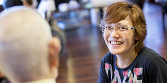 会話を楽しむ様子
