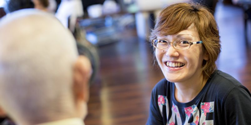 会話を楽しむ様子