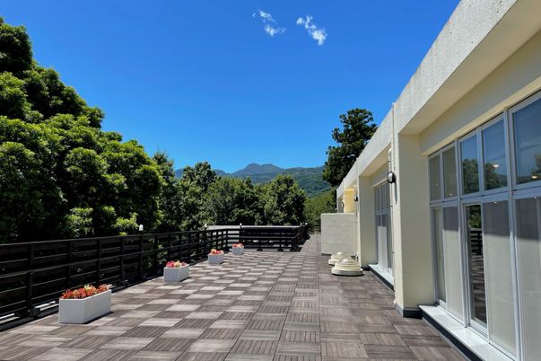屋上テラスの全景