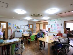 明るい共有スペースの様子