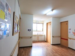 廊下の明るい空間