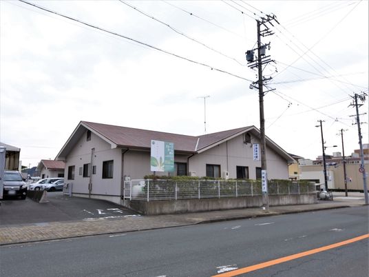 一階建の落ち着いた外観