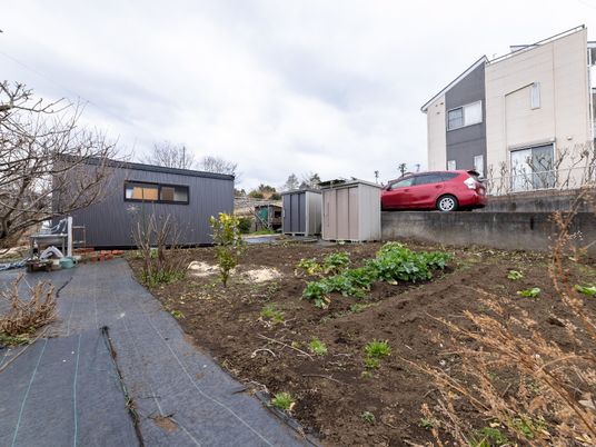 庭園のある施設の外観