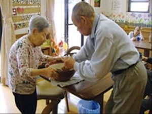 温かい手助けの瞬間