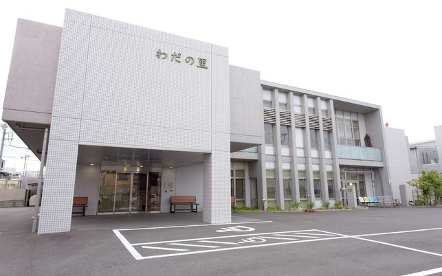 モダンな外観の建物