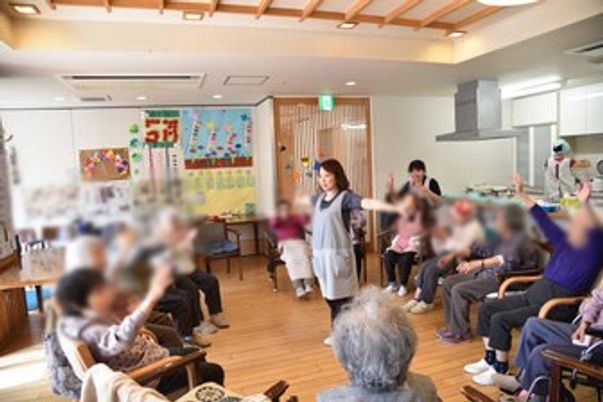 和やかな訓練風景の部屋