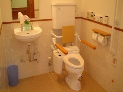 バリアフリー設計のトイレ