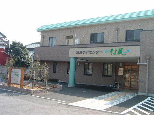 清潔感のあるエントランス