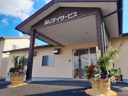 施設のエントランス  