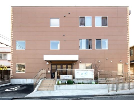 清潔感のある建物の外観