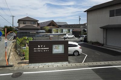 駐車場付の建物外観