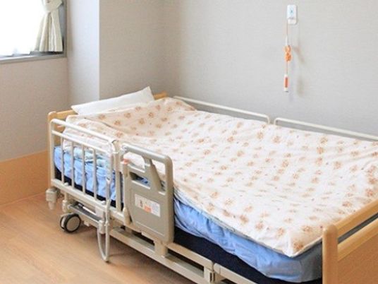 介護用ベッドのある室内