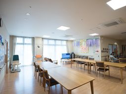 明るいダイニングスペース