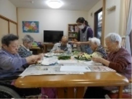 集いの場で楽しむ利用者たち