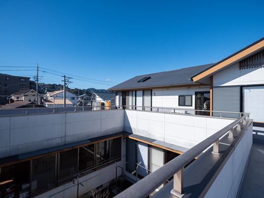 快適なバルコニー付き建物