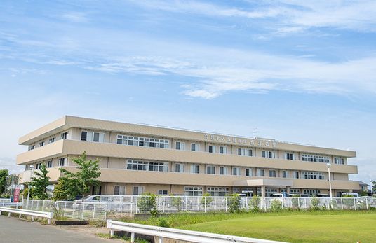 広々とした外観