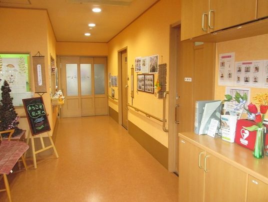 廊下の状況を示す様子