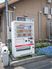 清潔な自動販売機前