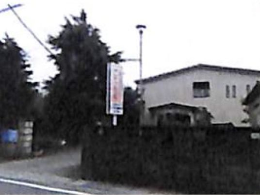 建物の外観と看板