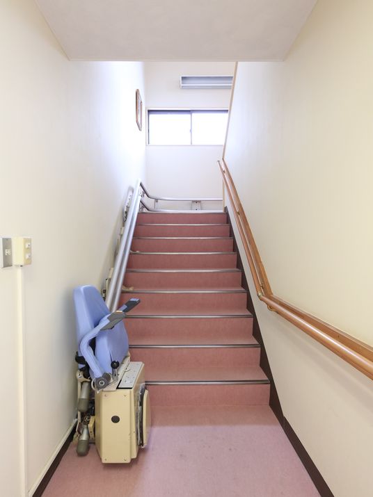  階段と階段昇降機  
