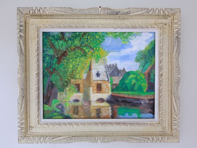 壁に掛けられた風景画 掲示物 壁に飾られた風景画は、訪れる方に安らぎを提供し、居室の雰囲気を温かくしています。