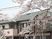 桜前の建物外観