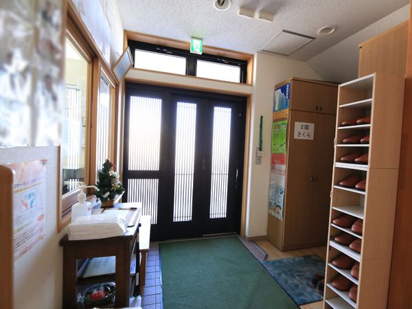 明るい玄関エリア